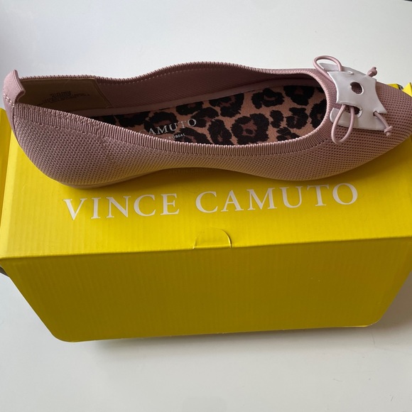 NEW IN BOX - Vince Camuto Flanna Ballet Flats Shoes Size 8.5 - $113 CAD Retail! - Picture 2 of 10